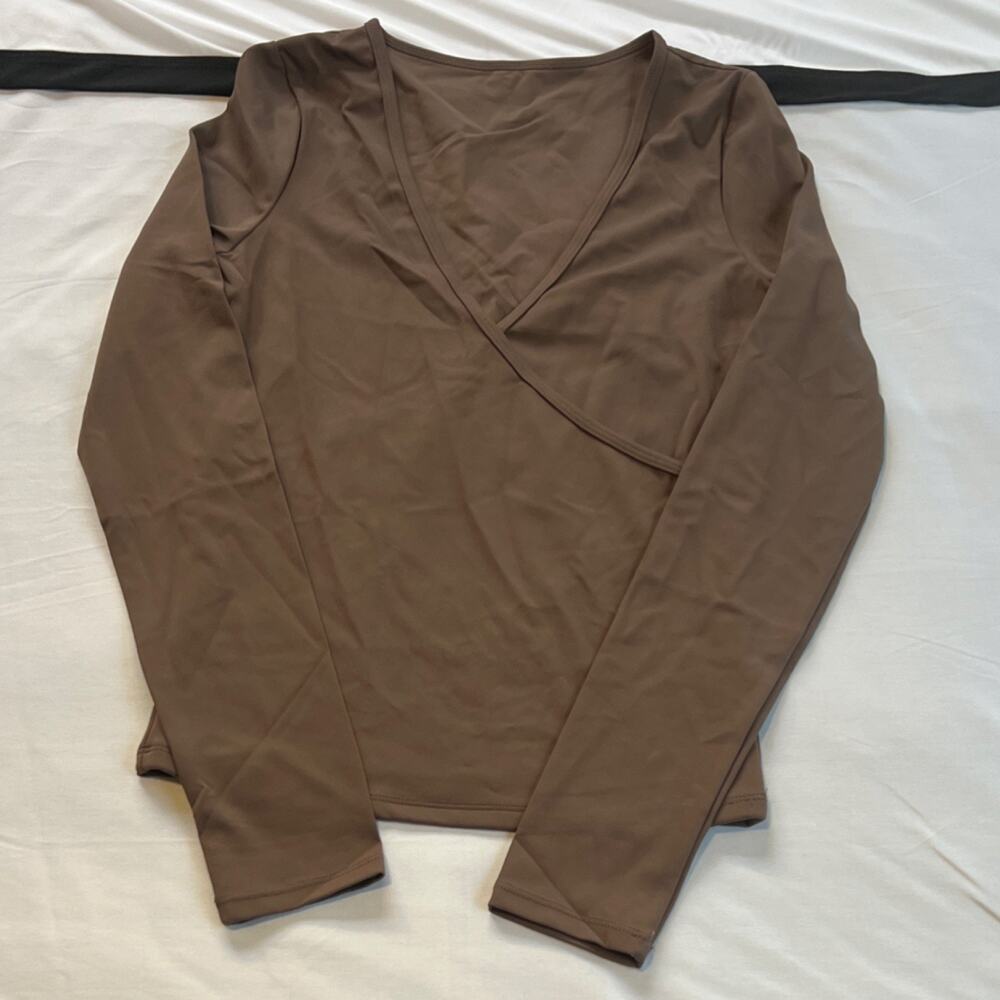 Matte Collection Brown Long Sleeve V-Neck Stretch Activewear Top Size M